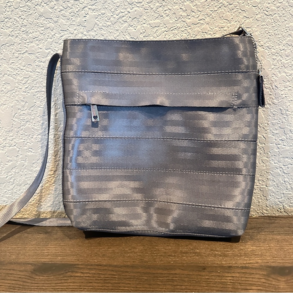 Harvey’s Seatbelt Bag Streamline Crossbody in Storm